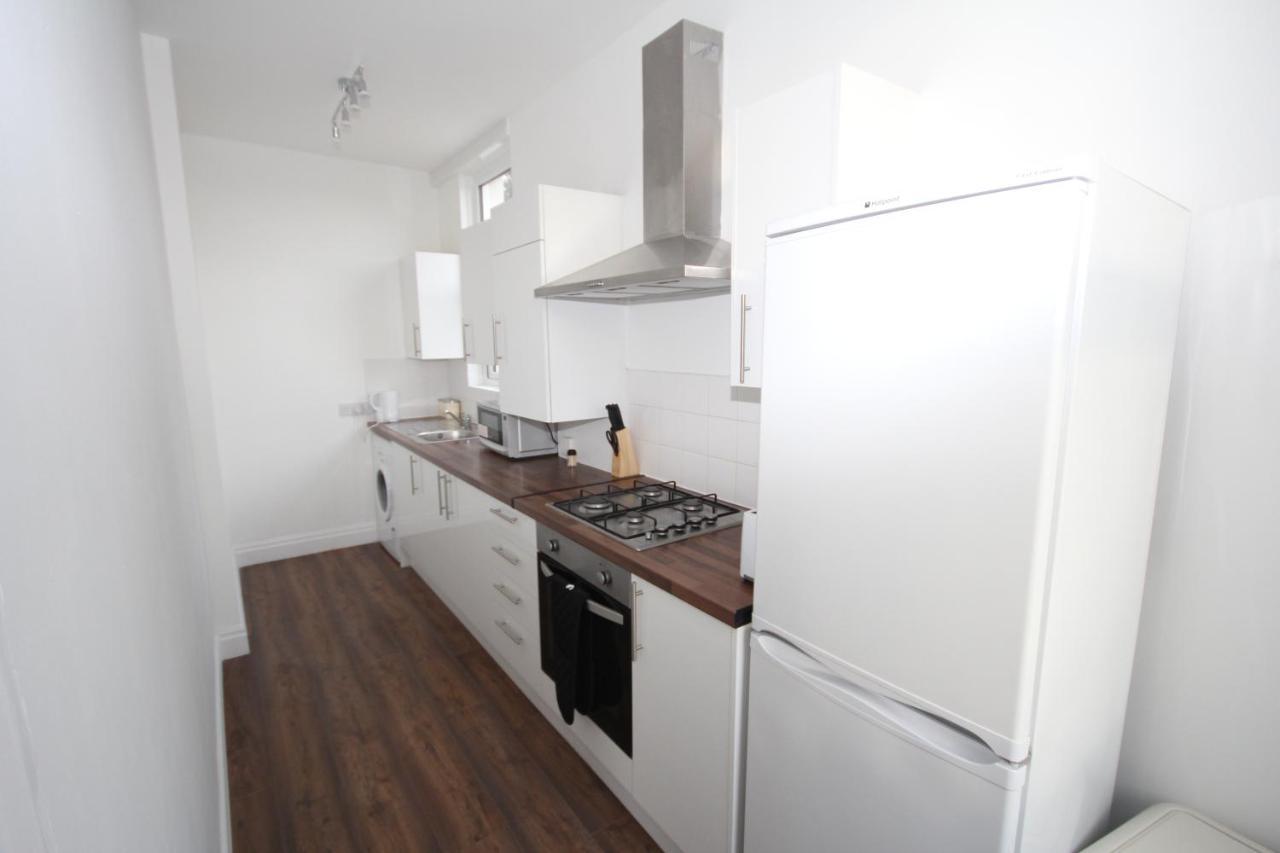 Great West Road Apartments Flat C Londra Dış mekan fotoğraf