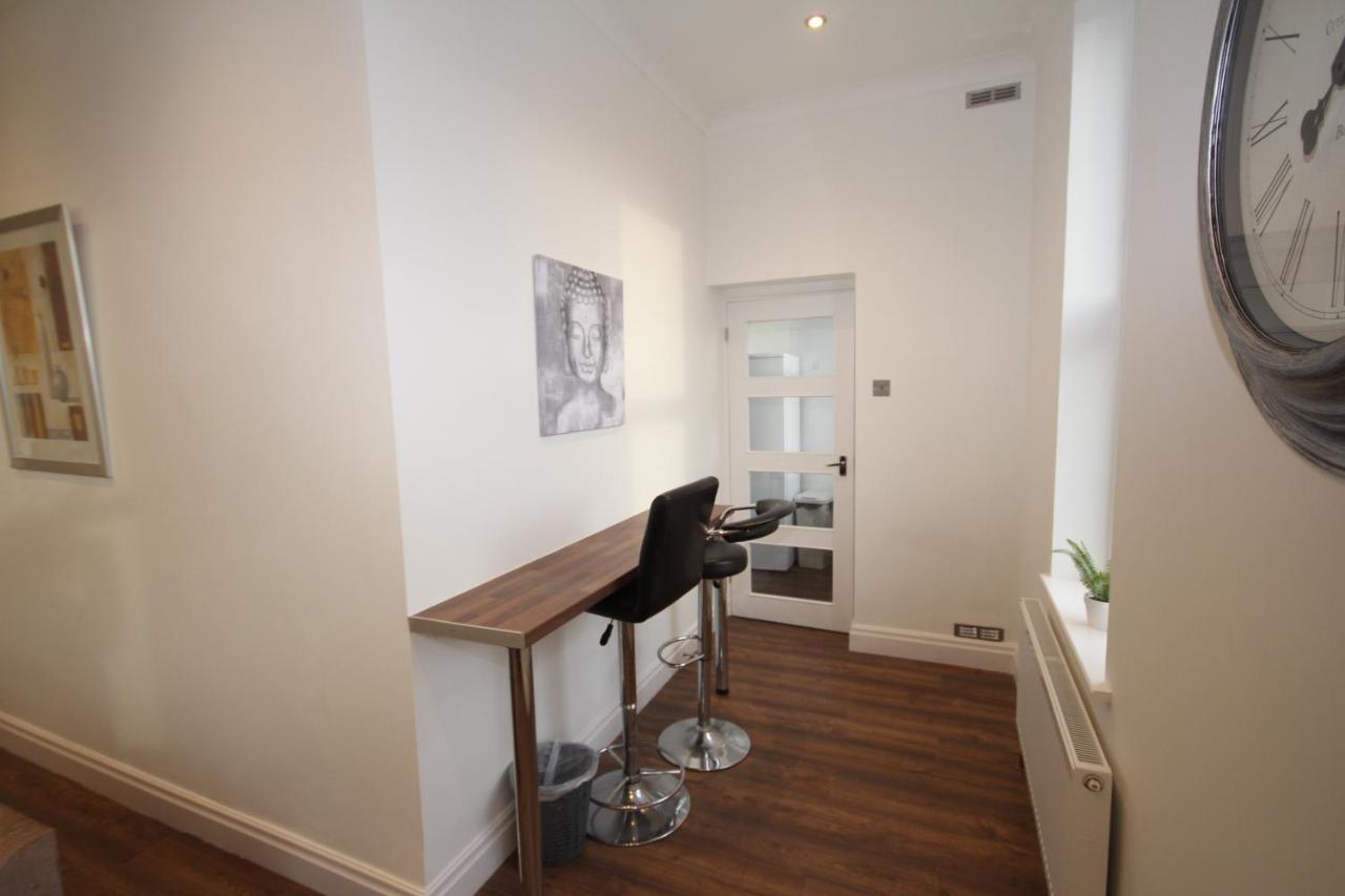 Great West Road Apartments Flat C Londra Dış mekan fotoğraf
