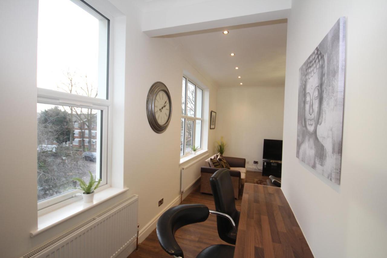 Great West Road Apartments Flat C Londra Dış mekan fotoğraf