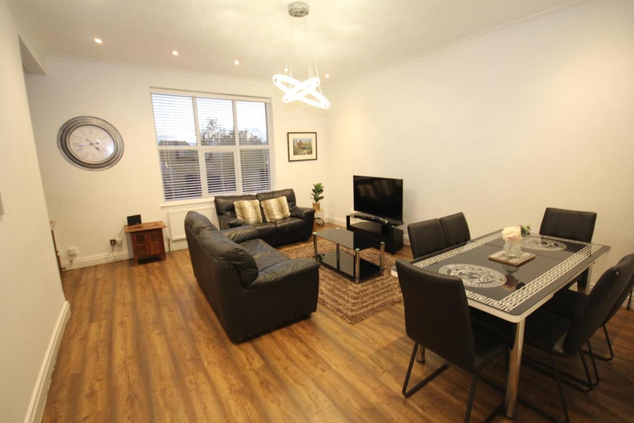 Great West Road Apartments Flat C Londra Dış mekan fotoğraf