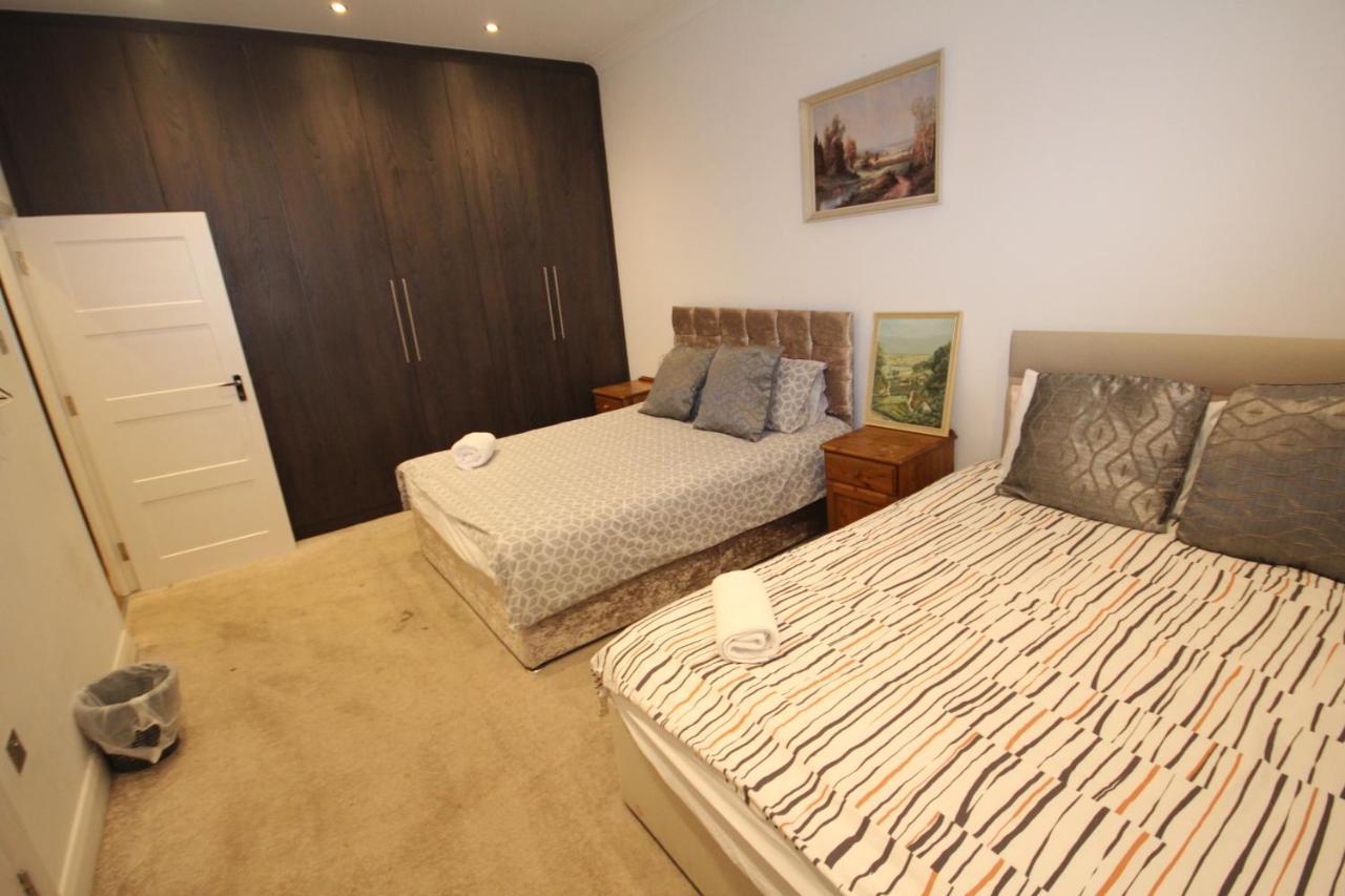 Great West Road Apartments Flat C Londra Dış mekan fotoğraf
